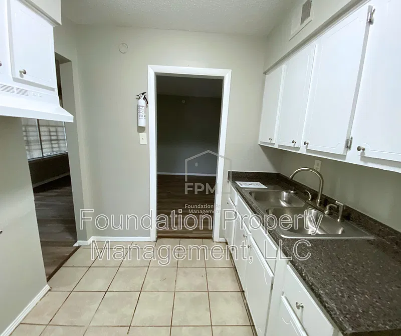 2 bed, 1.0 bath, 813 sqft, $800 — Photo 4