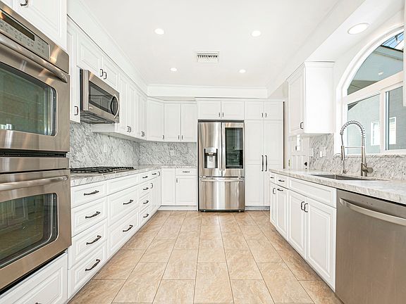 5th image of 1063 E Angeleno Ave