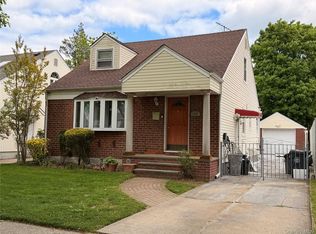 7923 267th St, Glen Oaks, NY 11004