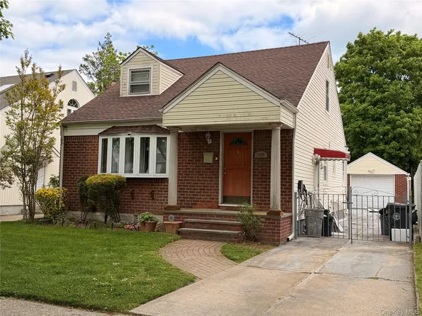 79-23 267th Street, Floral Park, NY 11004