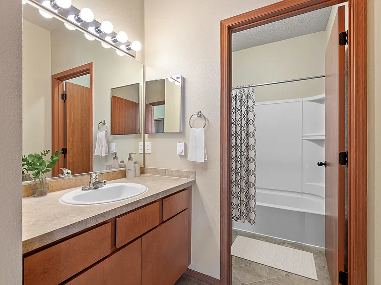 Eagle Point Apartments — Photo 49
