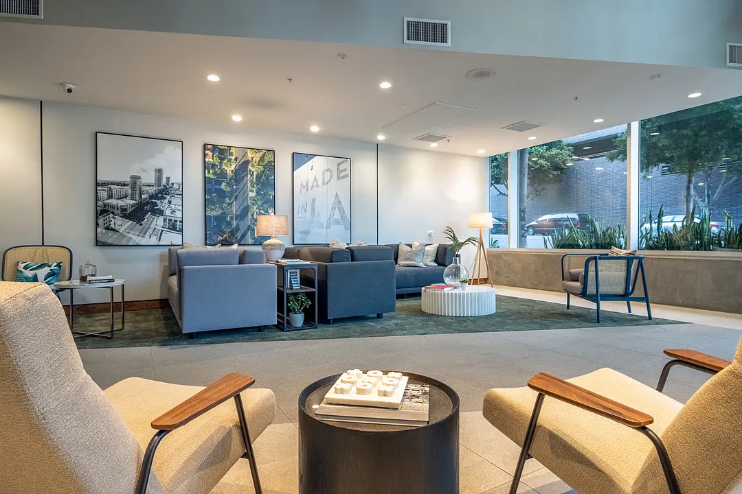 Eleven Eleven Wilshire — Photo 4