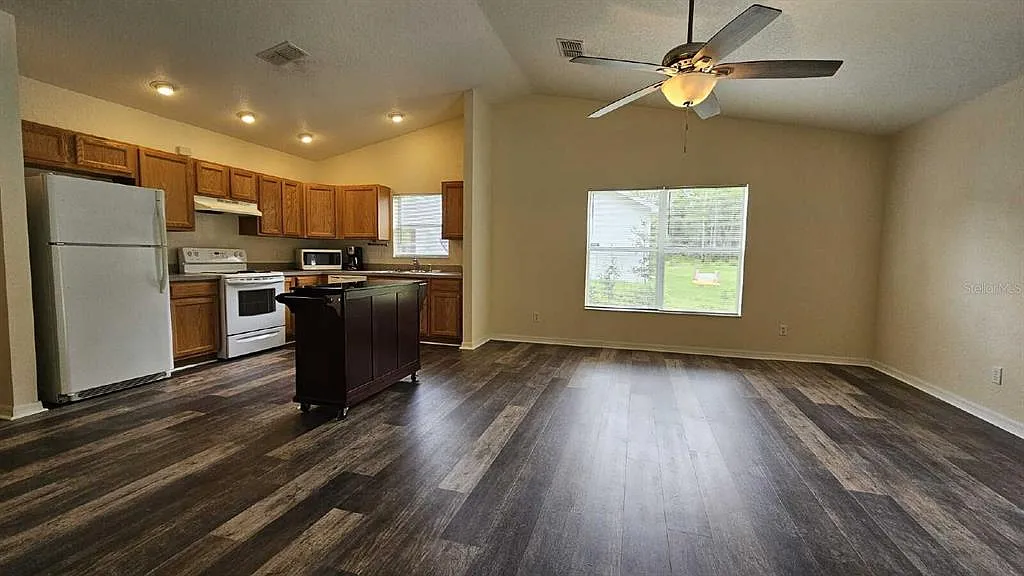 2 bed, 2.0 bath, 925 sqft, $1,445 — Photo 3