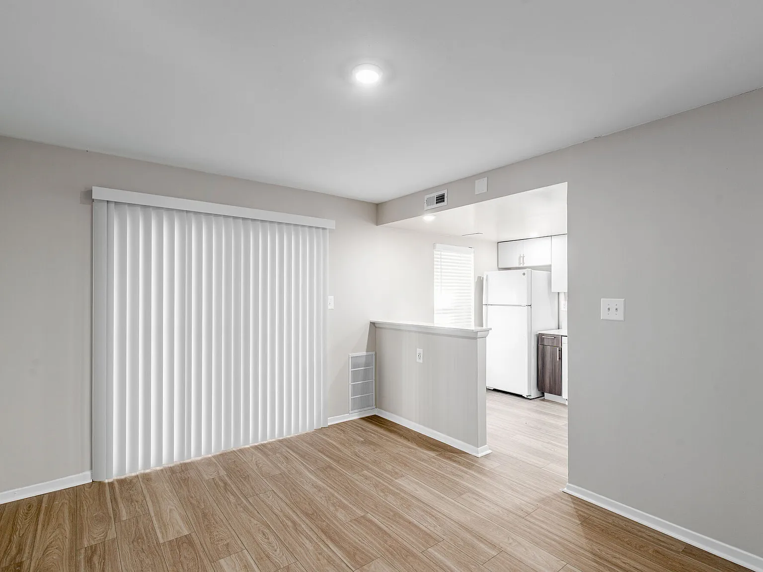 Lakeside Apartments — Photo 4