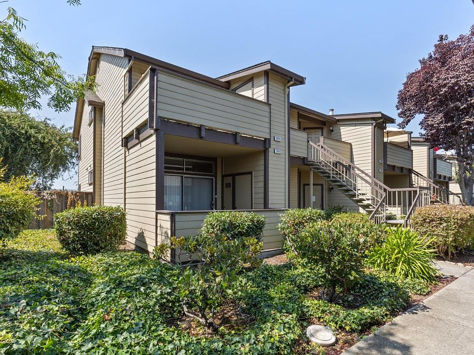 1st image of 3895 Yorkshire St #16