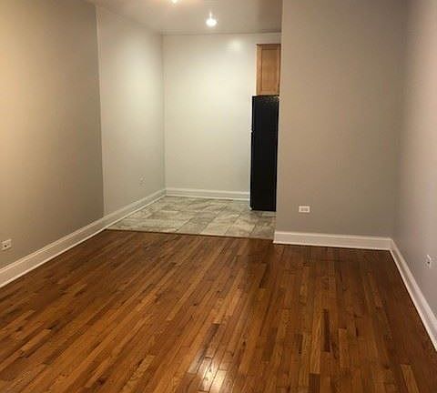 5th image of 1023 W Argyle St APT 208
