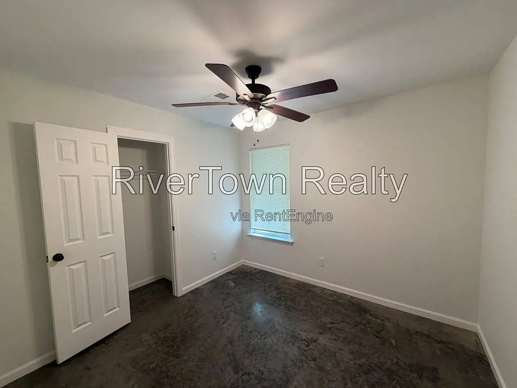 4 bed, 2.0 bath, 1298 sqft, $1,250 — Photo 2