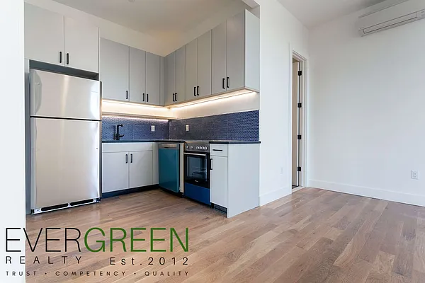 Rented by Evergreen Apartments BK | media 15