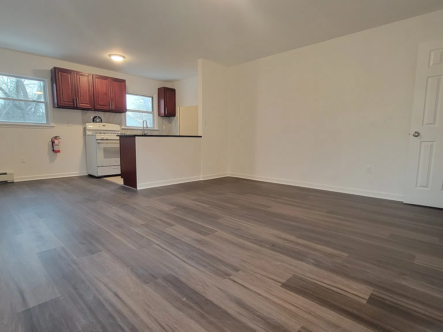 2 bed, 700 sqft, $2,200 — Photo 2