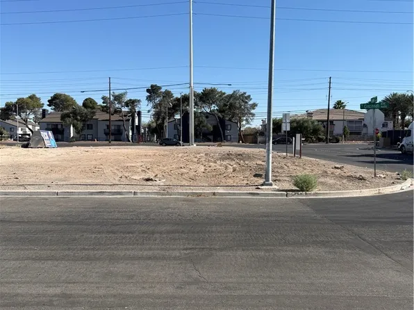 2454 Arden St, Sunrise Manor, NV 89104