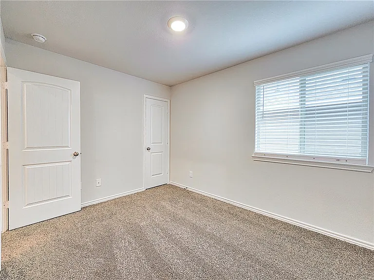 6130 Darlington Ave — Photo 6