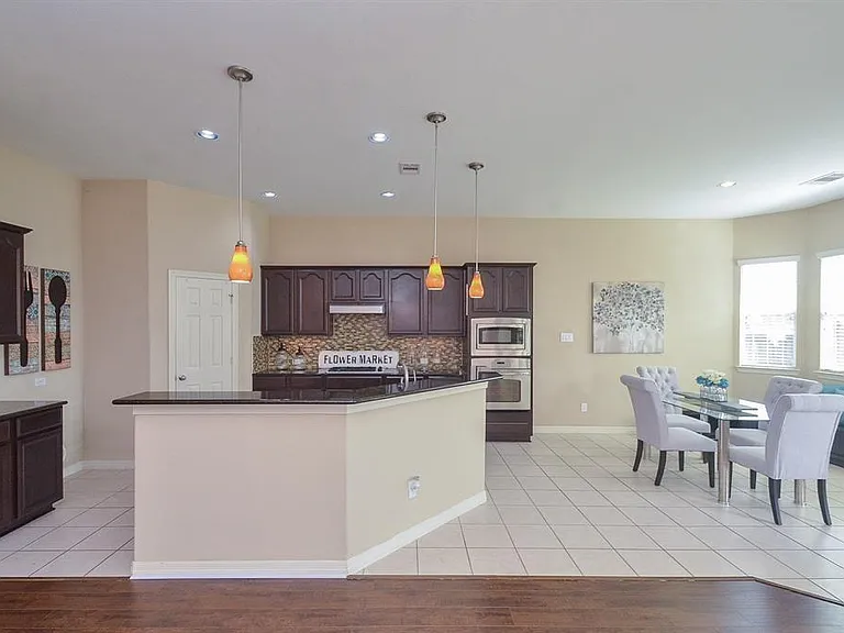 4107 Elk Bluff Ln — Photo 11