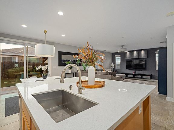 4th image of 642 Snapdragon Street