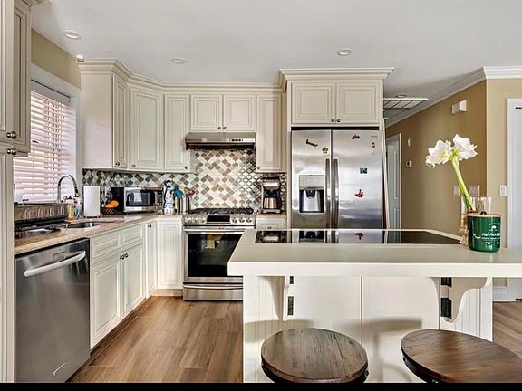 2nd image of 1595 Pelham Pkwy N #1-2