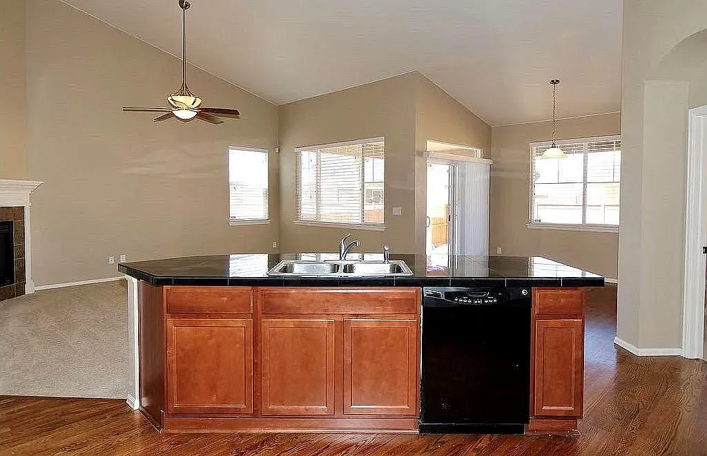 3 bed, 3456 sqft, $2,795 — Photo 4