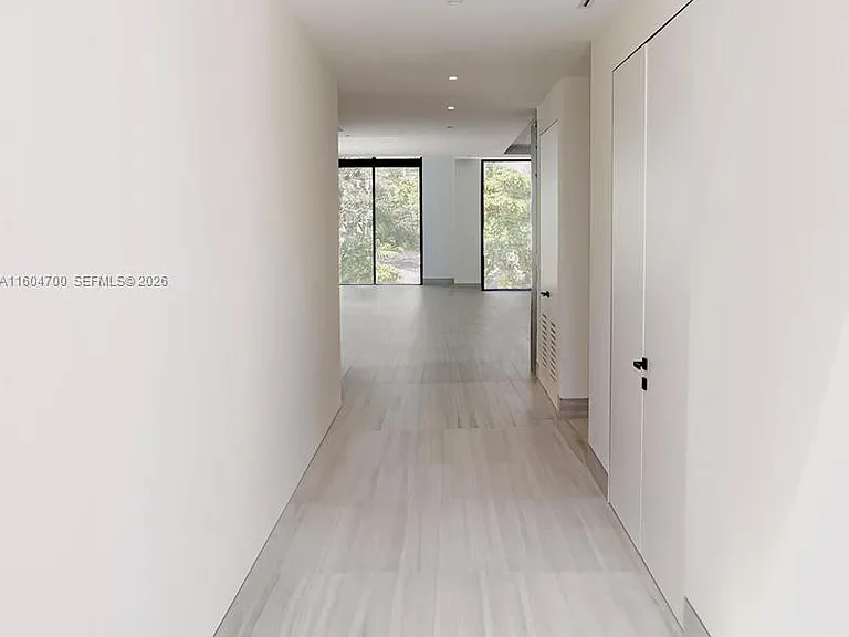 345 W 46th St — Photo 7