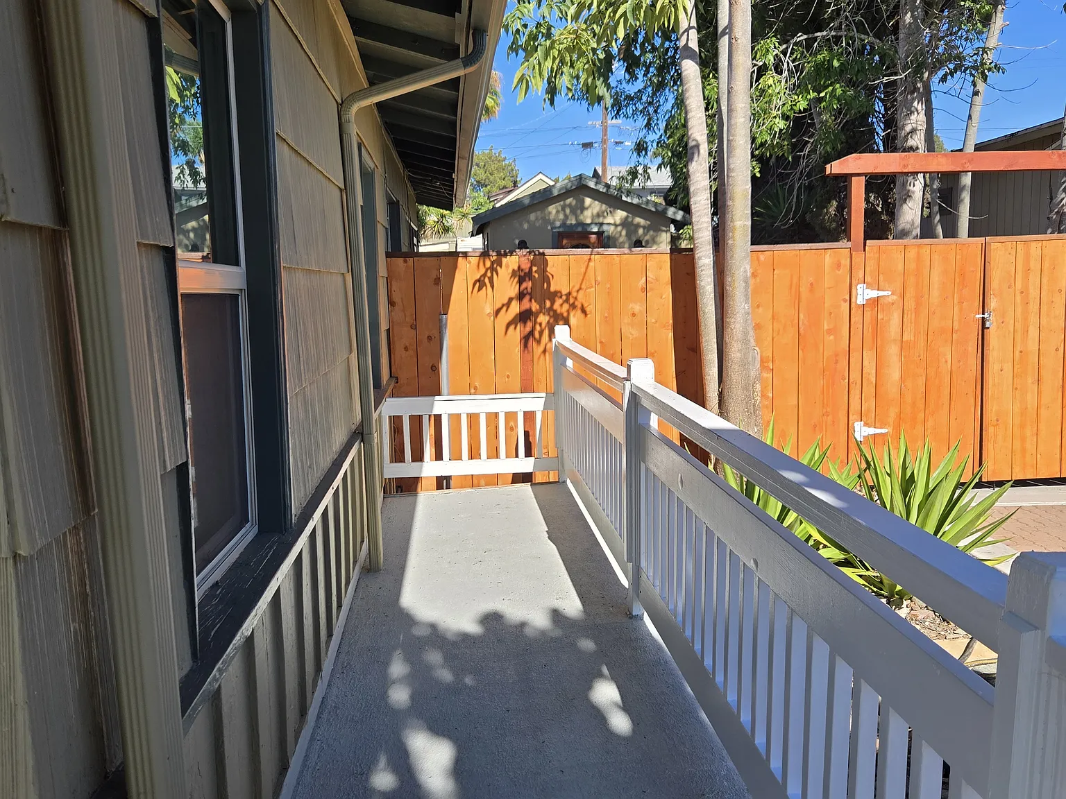 3 bed, 963 sqft, $4,200 — Photo 4