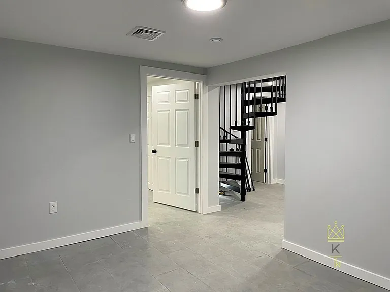 27 Linden St #1 — Photo 17