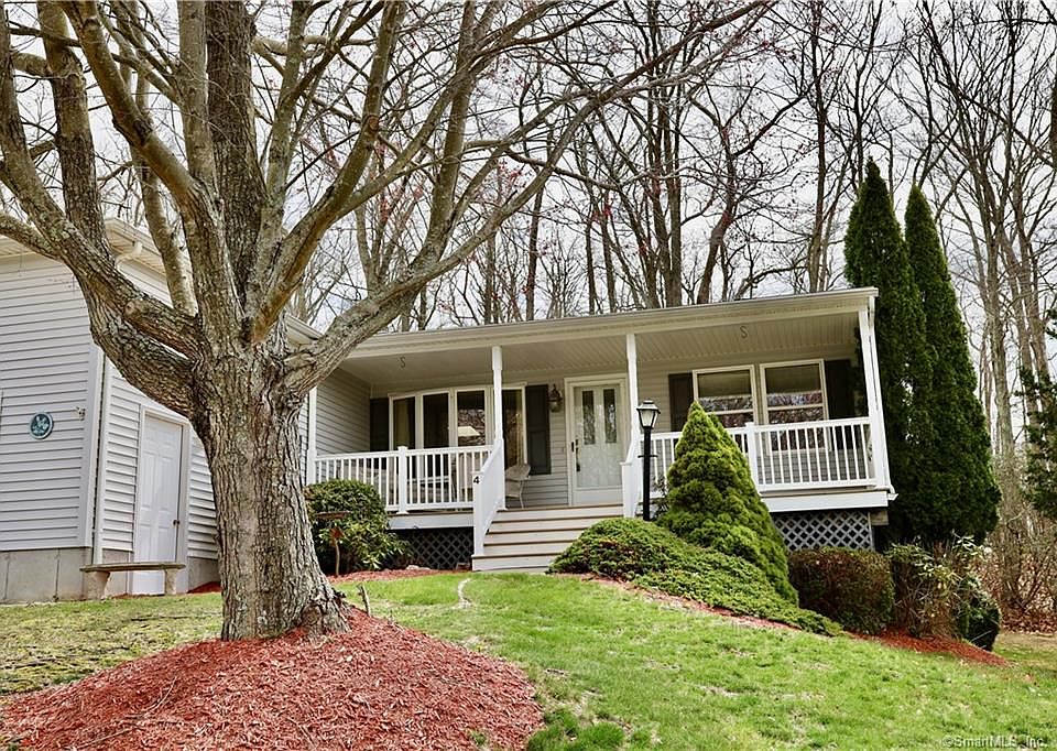 1st image of 4 Hillcrest Dr