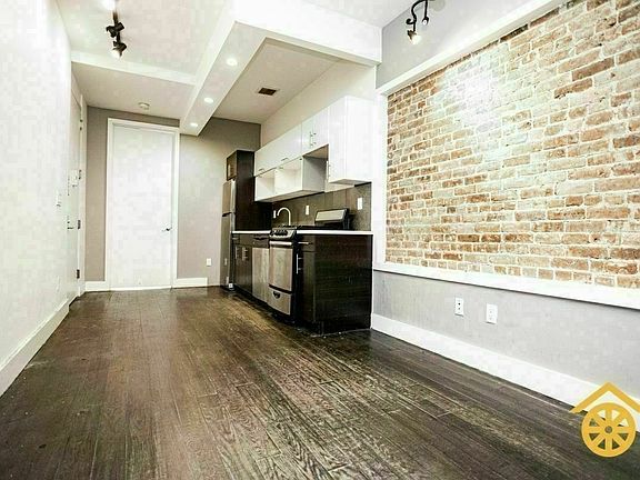 4th image of 154 Rogers Ave #1P