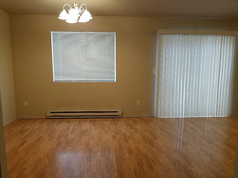 1620 Stiel Complex — Photo 4
