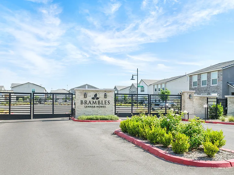 2783 E Tamarind Dr — Photo 32