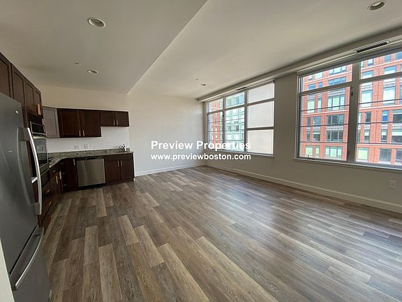 4th image of 135 E Berkeley St #502