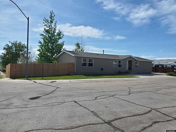 2nd image of 902 Skyline Dr