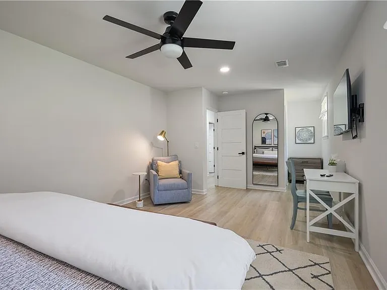 677 Hillandale Cir SW — Photo 27