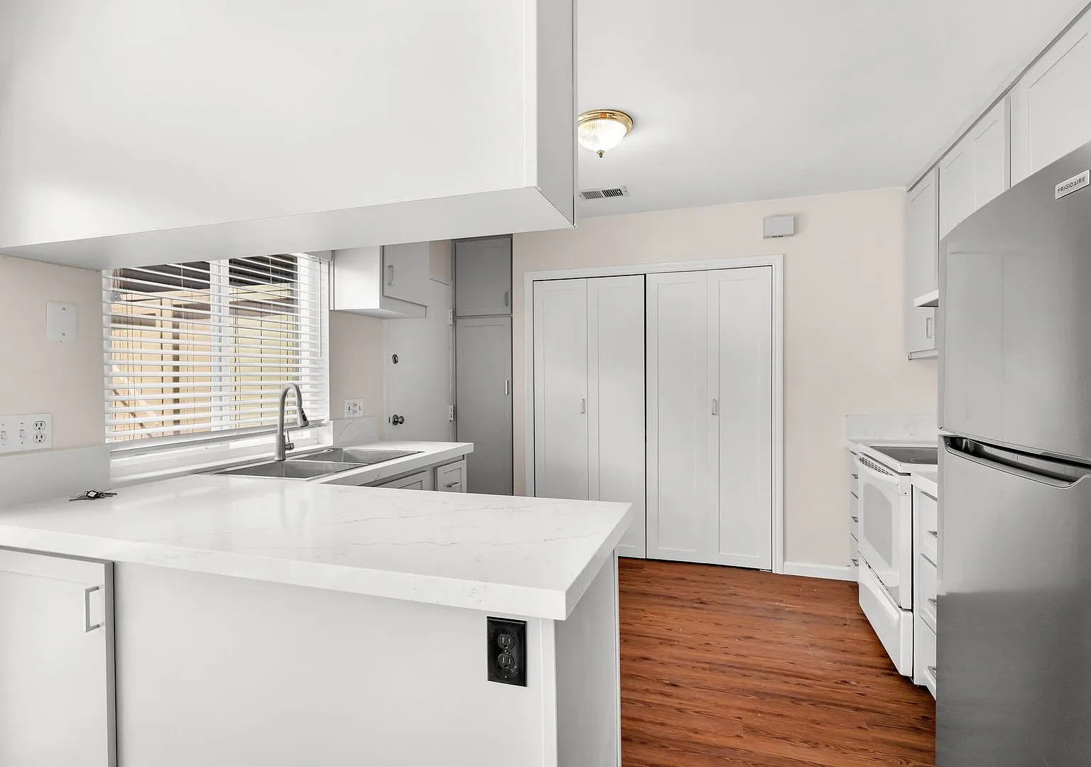 Fully Renovated Kitchen! Spacious 4 Bedroom Townhouse in the Heart of Mira Mesa! — Photo 3