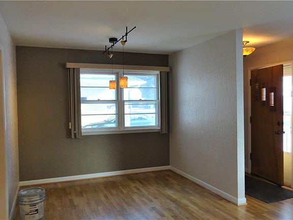 3rd image of 943 Avenue F