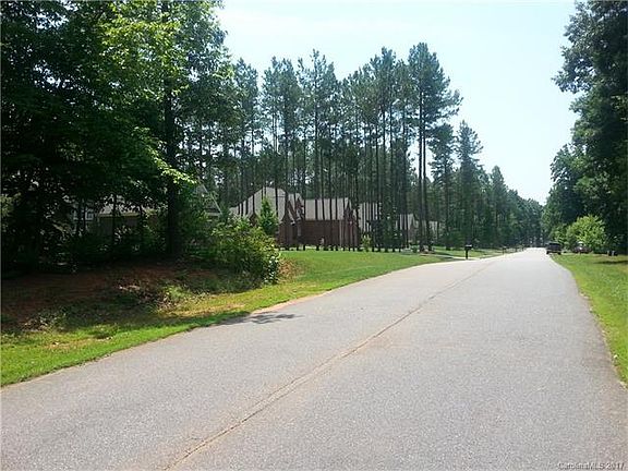 3rd image of 107 Draper Dr