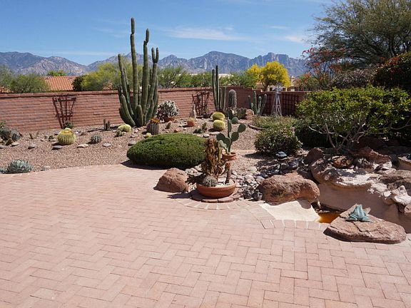 2nd image of 1070 E Desert Glen Dr