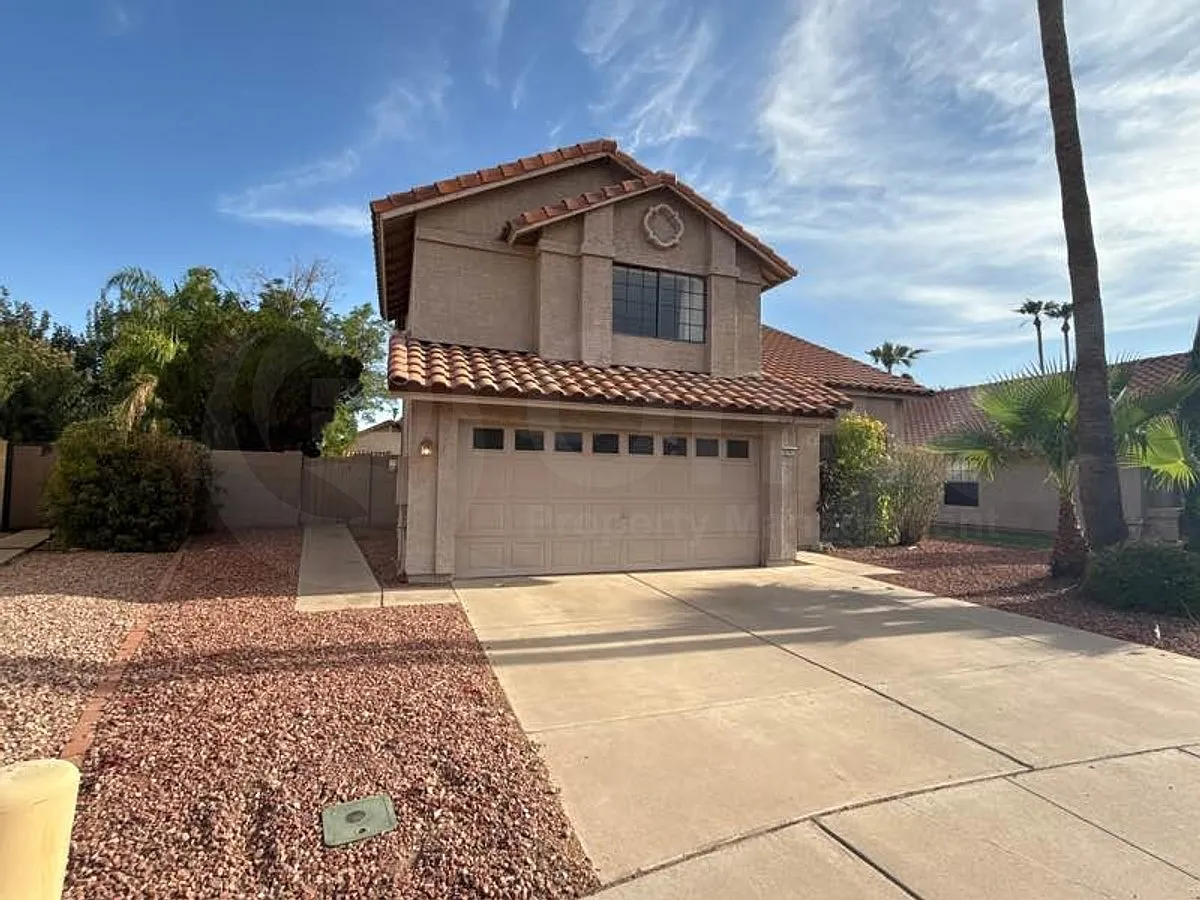 3 bed, 2.5 bath, 1804 sqft, $2,299 — Photo 2