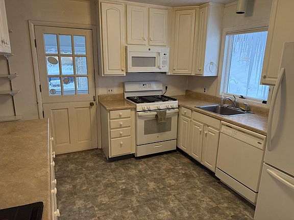 3rd image of 455 Park Ave