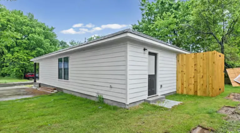 1109 Cella St — Photo 3