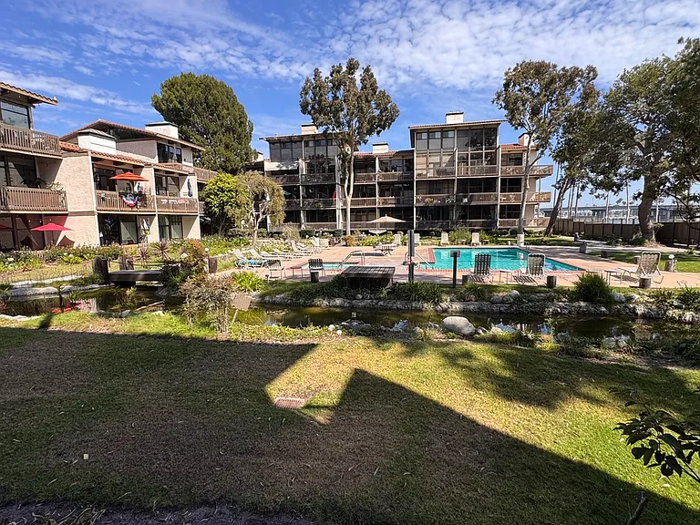 6112 Marina Pacifica Dr S — Photo 34