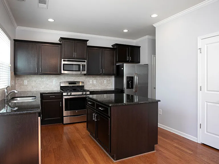 427 Stapleford Ln — Photo 8