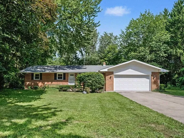 51678 Grape Rd, Granger, IN 46530