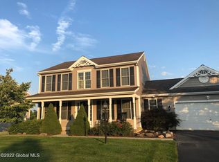 66 Ridgewood Dr, Mechanicville, NY 12118