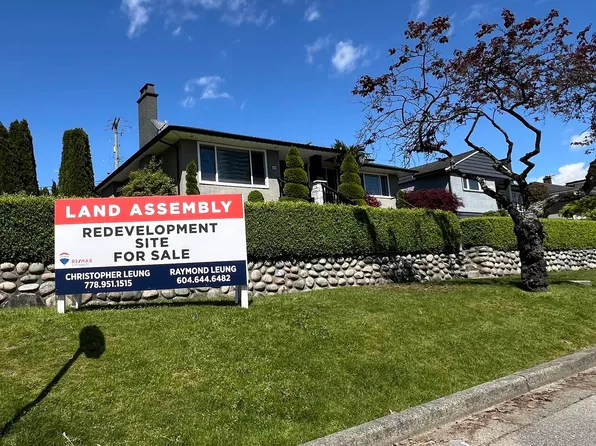 4701 Ridgelawn Dr, Burnaby, BC V5C 3Y1