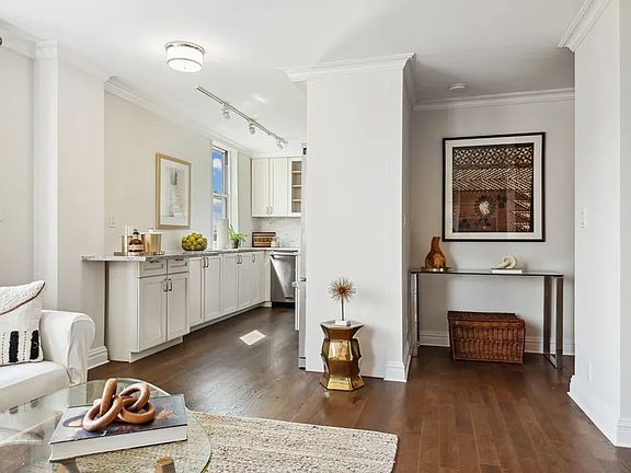 2nd image of 555 Main St APT 1111