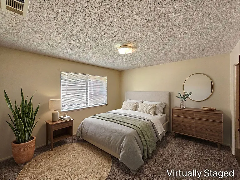 206 W Mockingbird Ln #D — Photo 12