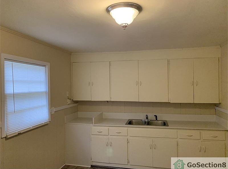 2nd image of 813 Johnson St #1