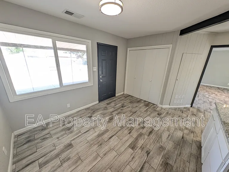 2913 Jefferson St NE — Photo 7