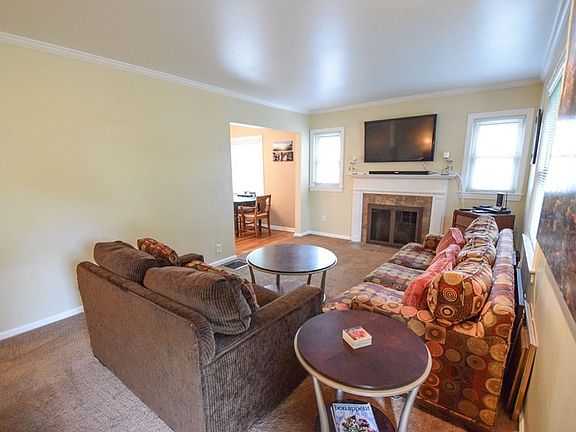 4th image of 443 Telford Ave