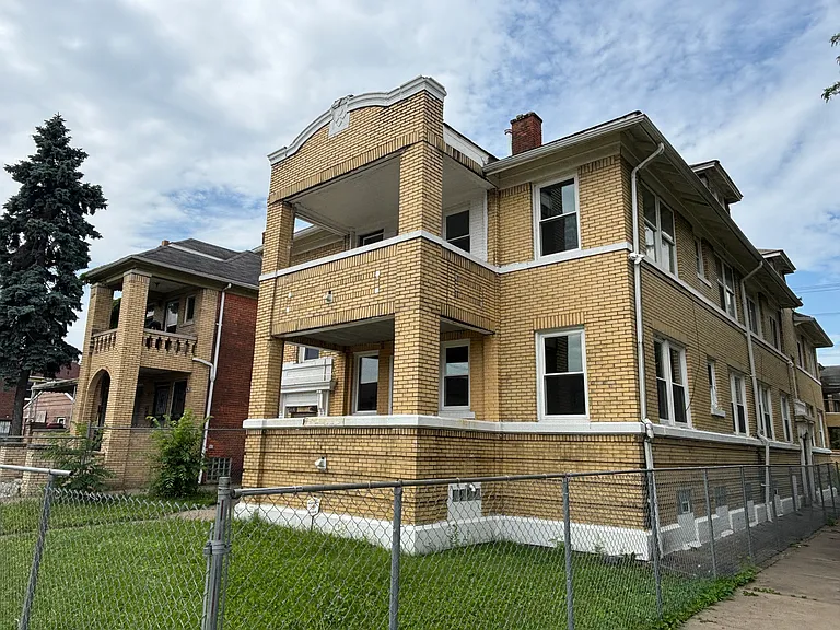2411 W Grand Blvd #6 — Photo 1