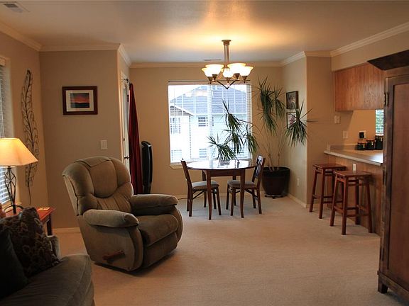 3rd image of 859 Forestglen Dr APT H