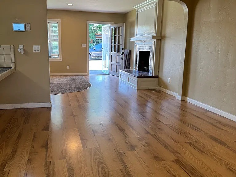 1877 Honeysuckle Ln — Photo 3