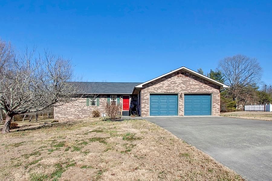 1st image of 790 Dogwood Ln